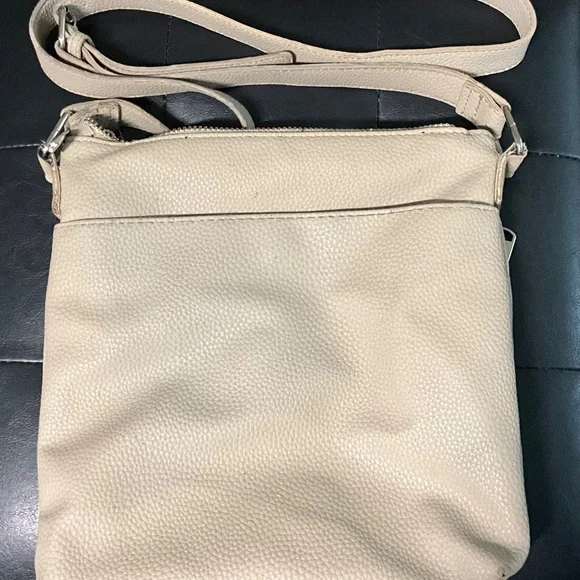 STEVE MADDEN Light Grey Crossbody Messenger Bag- Quilted Faux Leather - Picture 2 of 11